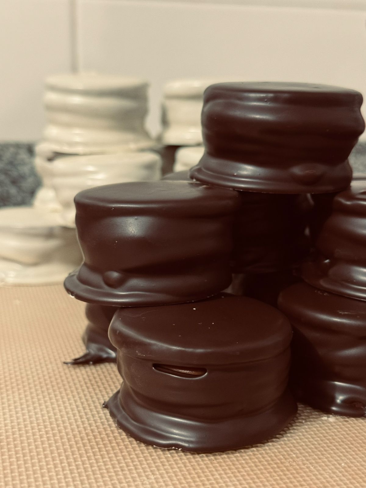 Alfajores marplatense blancos y negros