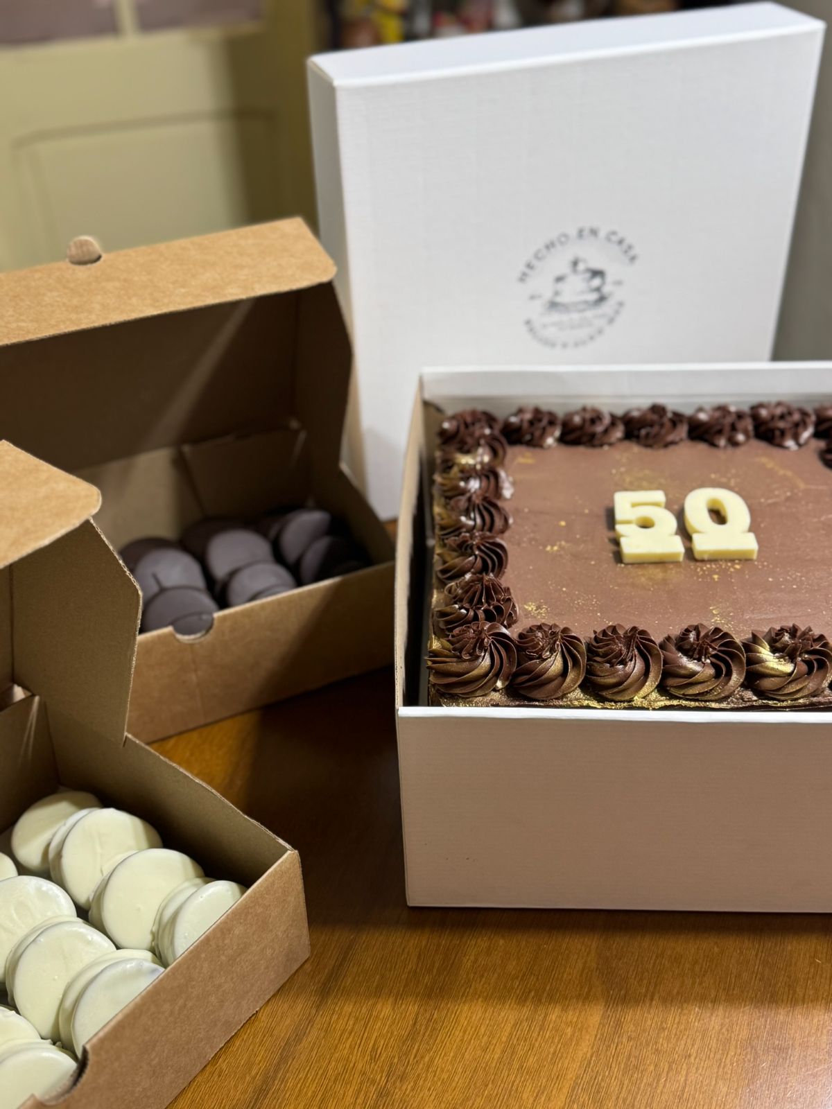 Torta con chocolate belga al 71% + 40 alfajores