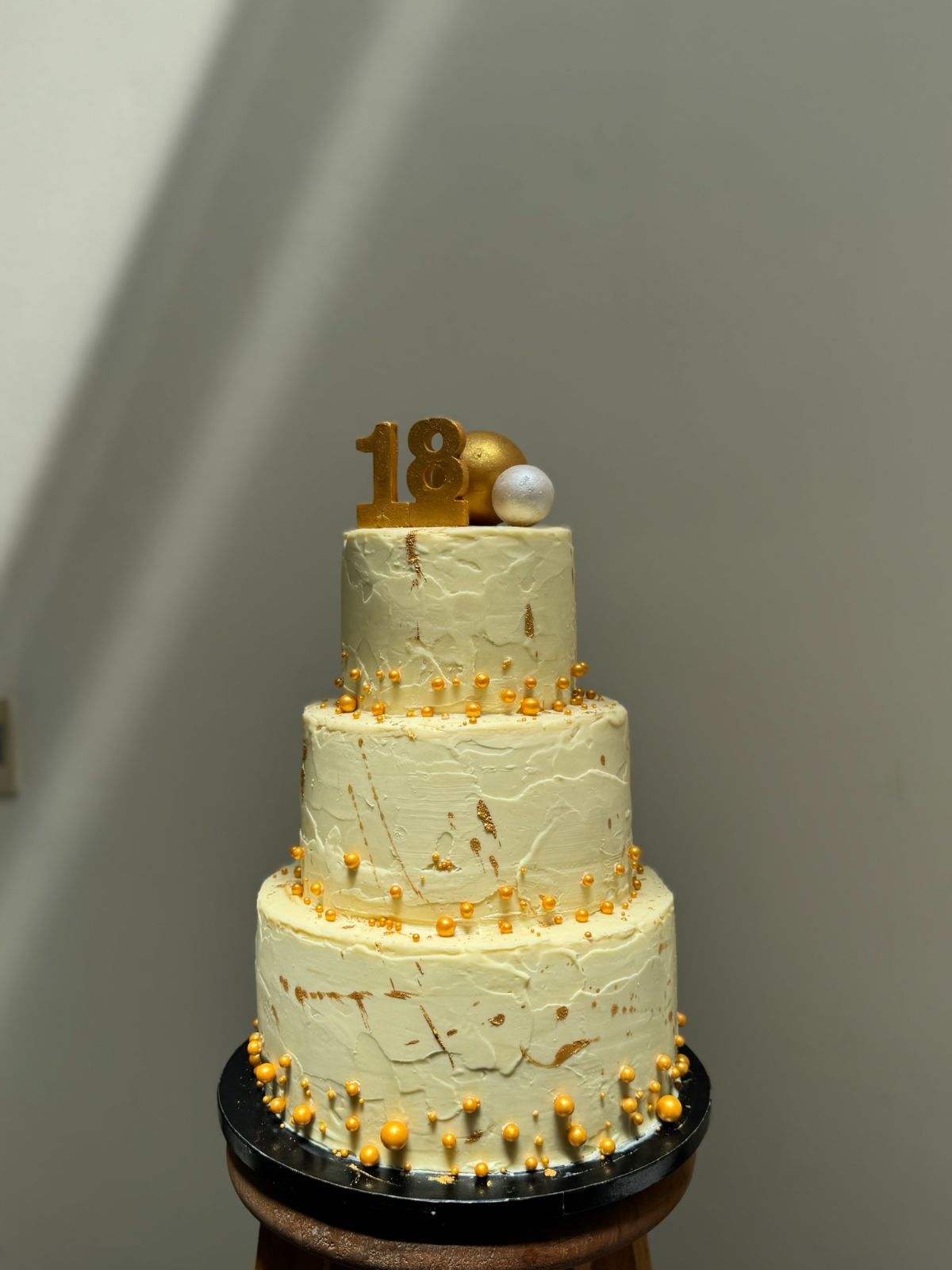 Torta de cumpleaños rústica de 3 pisos reales