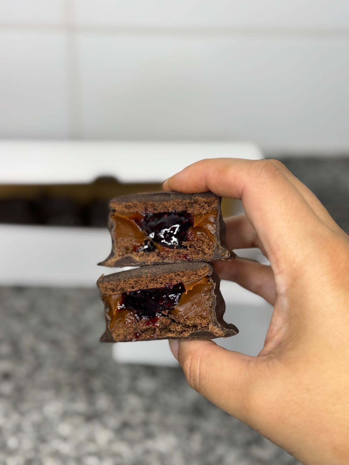 Alfajores marplatense con centro de frutos rojos (x6)